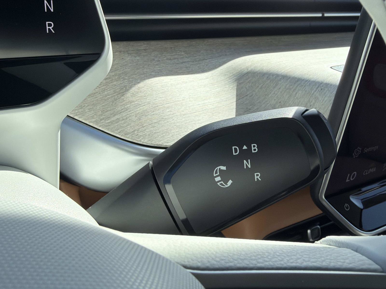 Certified 2025 Volkswagen ID. Buzz Pro S Plus RWD image 21
