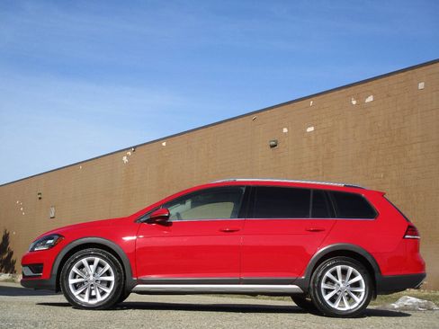 Used 2018 Volkswagen Golf Alltrack SE image 70