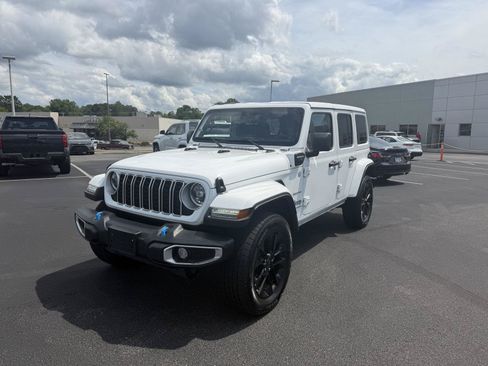 Used 2024 Jeep Wrangler Unlimited Sahara AWD/4WD image 3