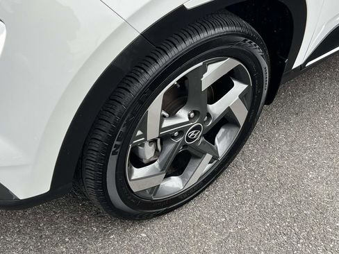 Used 2024 Hyundai Venue Limited image 8