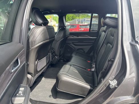 Used 2025 Jeep Grand Cherokee Limited w/ Trailer Tow Package AWD/4WD image 25