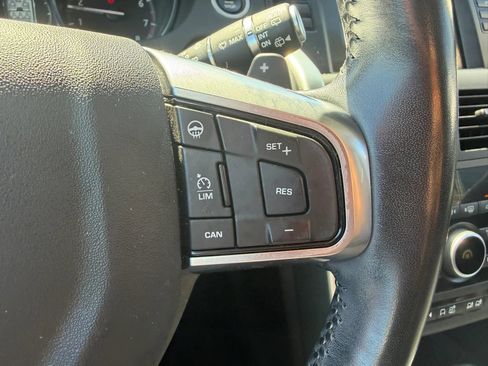 Used 2018 Land Rover Discovery Sport HSE AWD/4WD image 14