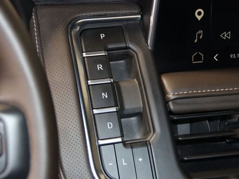 Used 2023 GMC Yukon XL SLT w/ SLT Premium Package AWD/4WD image 57