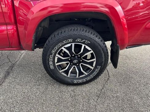 Used 2020 Toyota Tacoma TRD Sport w/ TRD Premium Sport Package image 33