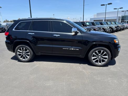 Used 2018 Jeep Grand Cherokee Overland RWD image 13