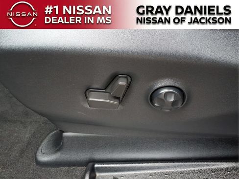 Used 2022 Chrysler Pacifica Touring FWD image 13