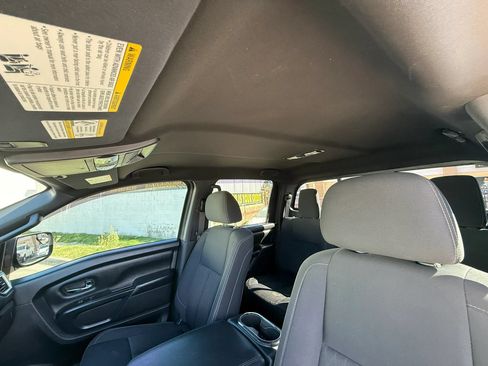 Used 2019 Nissan Titan SV w/ SV Convenience Package AWD/4WD image 16