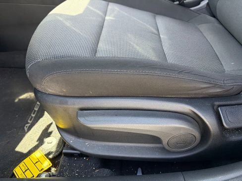 Used 2021 Hyundai Accent SE FWD image 5
