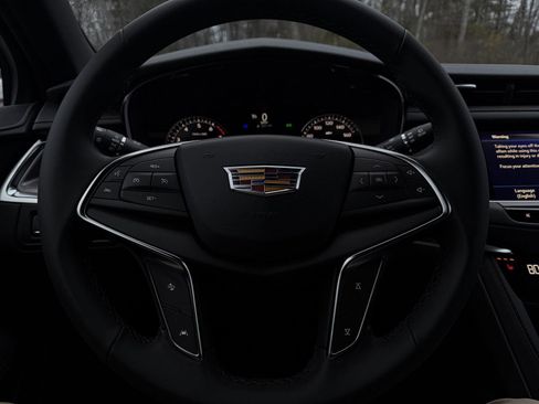 New 2026 Cadillac XT5 Luxury image 16