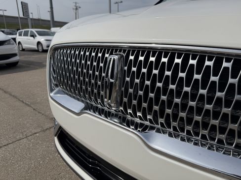 Used 2020 Lincoln Nautilus Reserve w/ Equipment Group 201A image 15