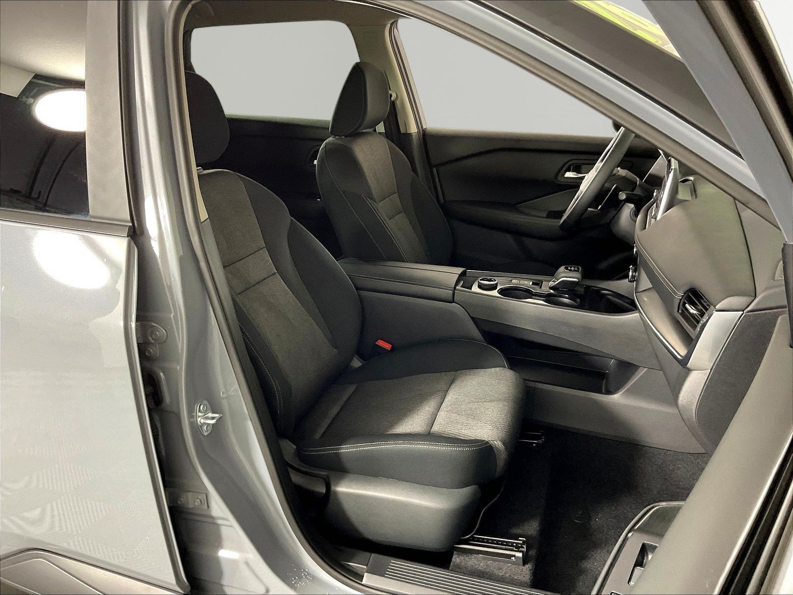 Used 2026 Nissan Rogue SV AWD/4WD image 28