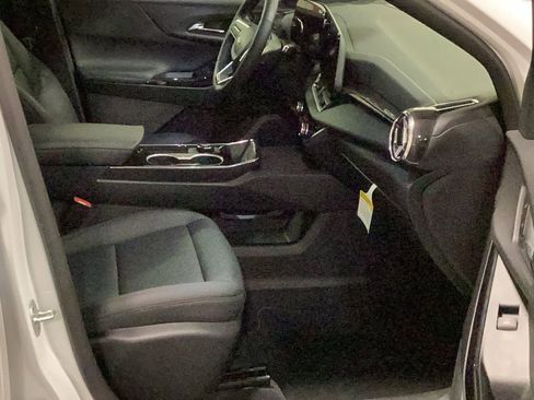 New 2026 Chevrolet Equinox LT w/ Convenience Package II image 16