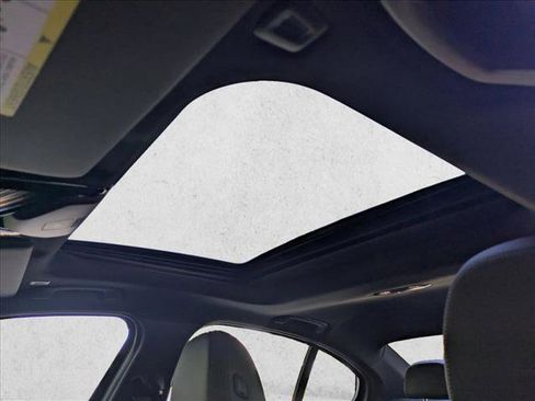 Used 2025 BMW 330i Sedan w/ M Sport Package image 15