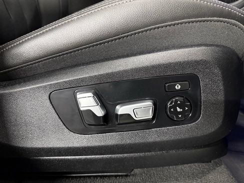 Used 2022 BMW X7 xDrive40i w/ M Sport Package AWD/4WD image 32
