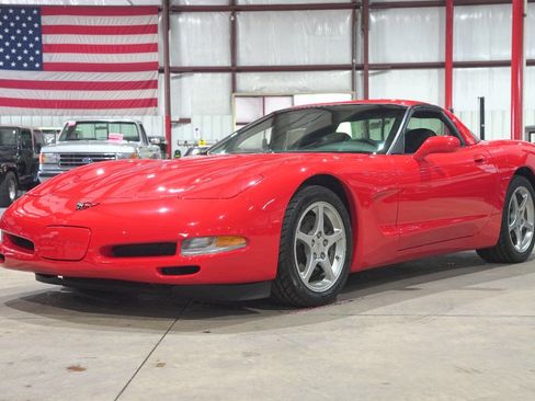 Used 2001 Chevrolet Corvette Coupe RWD image 1