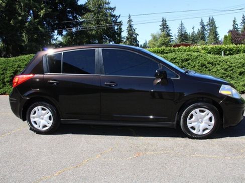 Used 2011 Nissan Versa 1.8 S w/ Plus Pkg FWD image 11