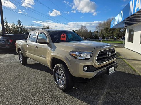 Used 2017 Toyota Tacoma 2WD Double Cab image 3