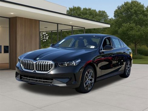 New 2026 BMW 530i w/ Premium Package image 2