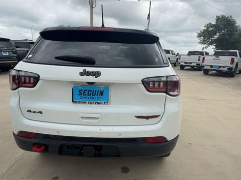 Used 2025 Jeep Compass Trailhawk w/ Trailer Tow Group AWD/4WD image 7