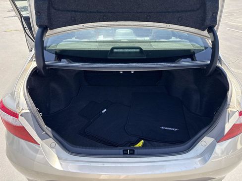 Used 2017 Toyota Camry XLE FWD image 9