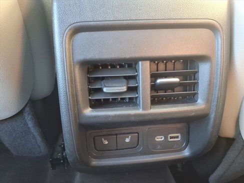 Certified 2023 Cadillac XT4 Luxury w/ Cold Weather Package image 18