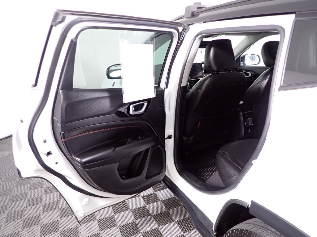 Used 2022 Jeep Compass Trailhawk w/ Trailhawk Convenience Group AWD/4WD image 30