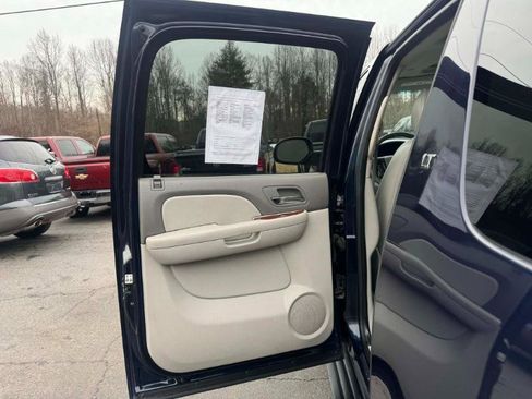 Used 2009 Chevrolet Suburban LT image 11