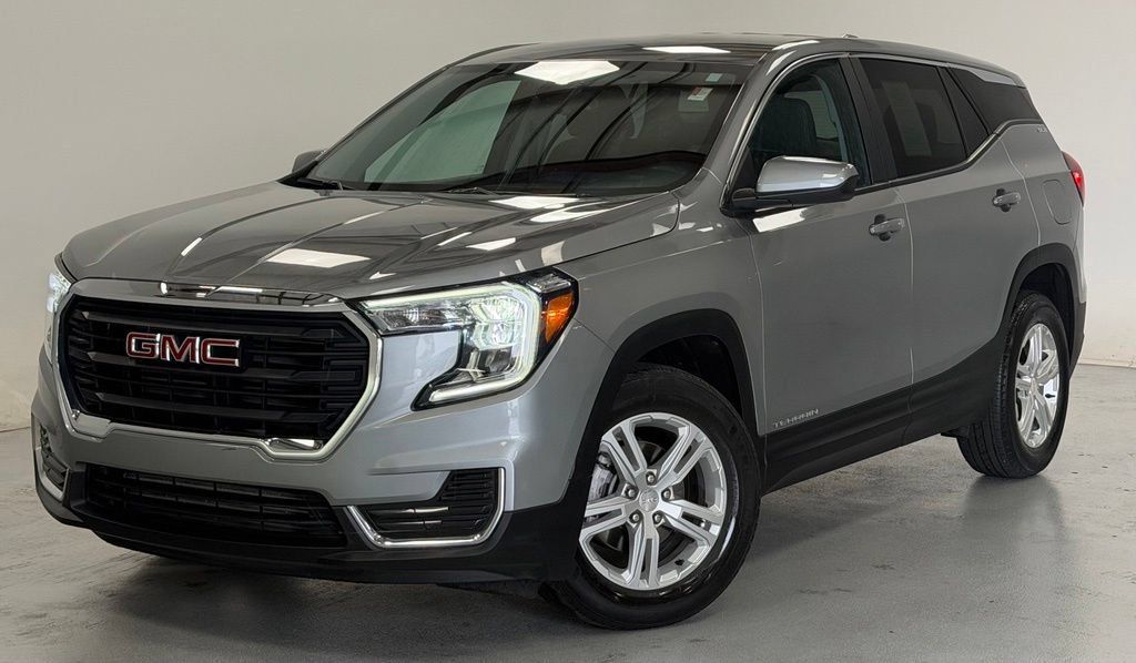 Used 2024 GMC Terrain SLE FWD image 1