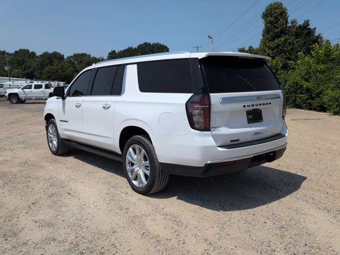 Used 2024 Chevrolet Suburban High Country AWD/4WD image 3