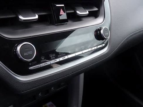 Used 2023 Toyota Corolla Cross XLE image 11