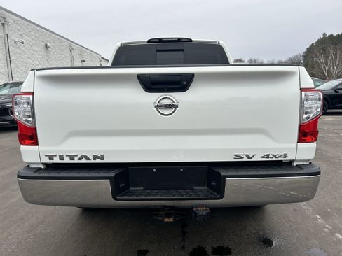 Used 2019 Nissan Titan SV image 25
