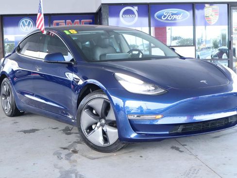 Used 2018 Tesla Model 3 Mid Range RWD image 2