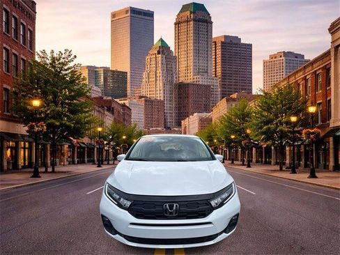 Certified 2026 Honda Odyssey EX-L image 2