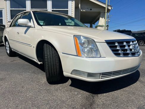 Used 2009 Cadillac DTS w/ Trunk Convenience Package image 13