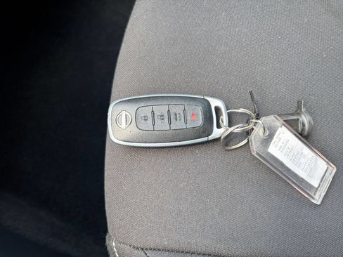 Used 2025 Nissan Sentra SV FWD image 18