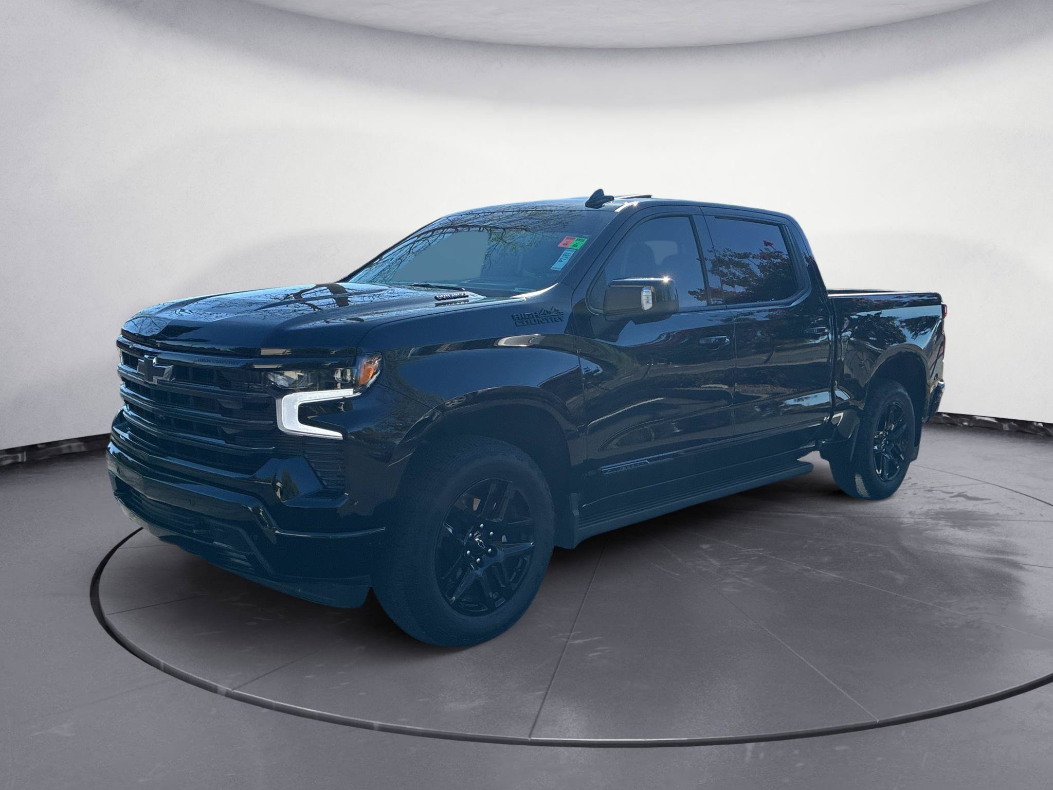 Used 2024 Chevrolet Silverado 1500 High Country w/ Midnight Edition AWD/4WD image 3