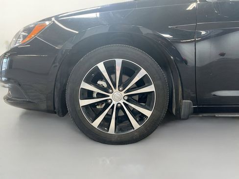 Used 2013 Chrysler 200 Touring w/ S Exterior Appearance Pkg FWD image 27