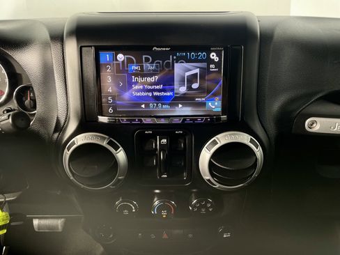 Used 2014 Jeep Wrangler Unlimited Sahara w/ Connectivity Group AWD/4WD image 17