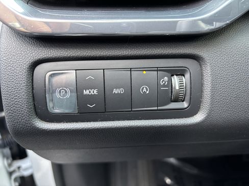 Used 2024 GMC Acadia Elevation image 31