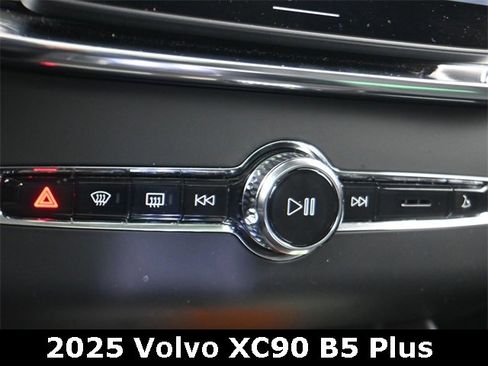 Used 2025 Volvo XC90 B5 Plus w/ Protection Package Premier image 18