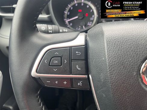 Used 2023 Toyota Highlander LE image 19