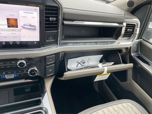 New 2025 Ford F250 Platinum w/ Platinum Plus Package image 31