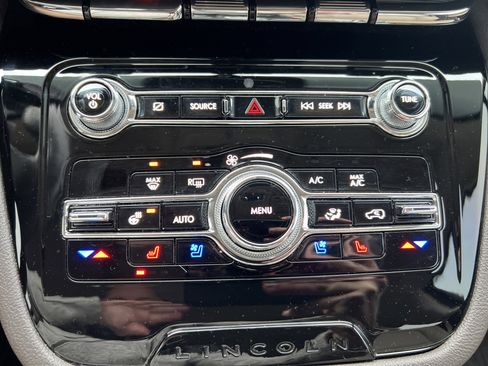 Used 2021 Lincoln Corsair Reserve w/ Equipment Group 201A image 17