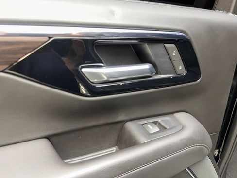 Used 2025 Chevrolet Tahoe LT AWD/4WD image 37