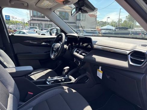 Used 2025 Chevrolet TrailBlazer LT w/ Convenience Package FWD image 40