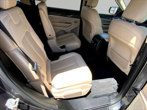 Used 2021 Jeep Grand Cherokee L Limited AWD/4WD image 19