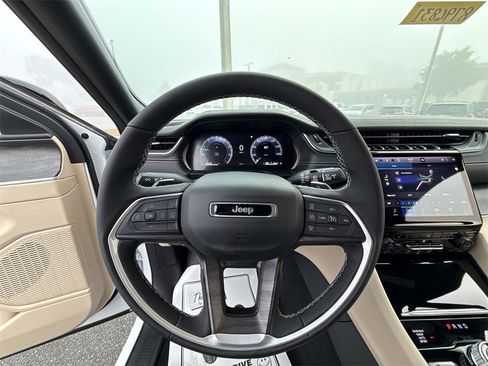 New 2025 Jeep Grand Cherokee L Limited w/ Trailer Tow Package image 13