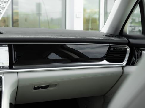 Used 2020 Porsche Panamera 4 image 16