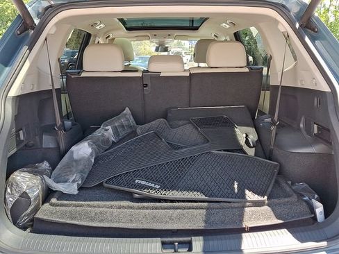 Used 2020 Volkswagen Tiguan SEL AWD/4WD image 29