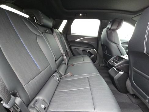 Used 2024 Cadillac Lyriq Luxury image 13